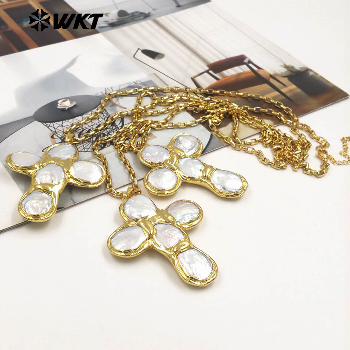 Pearl Trim Chain - WT-JN349 Collar con Cruz de Perlas